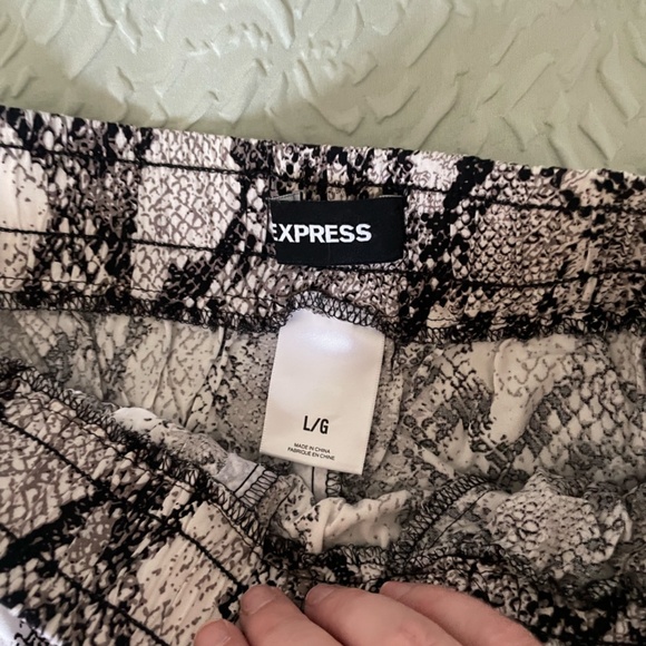 Express Snake Print Flowy High Waist Shorts Size Large - Picture 2 of 3